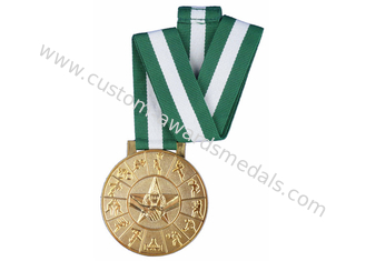 O chapeamento 3D da prata e de ouro ostenta a medalha com a fita longa para a reunião de esporte, feriado, concessões