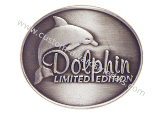 Chapeamento de prata antigo emblema curvado personalizado do golfinho, emblemas da lembrança do peltre para a caneca